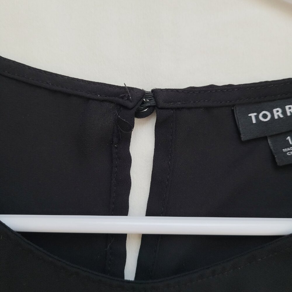 Torrid Women's Shear Black Flutter Short Sleeve Blouse Size 1 - Picture 4 of 10